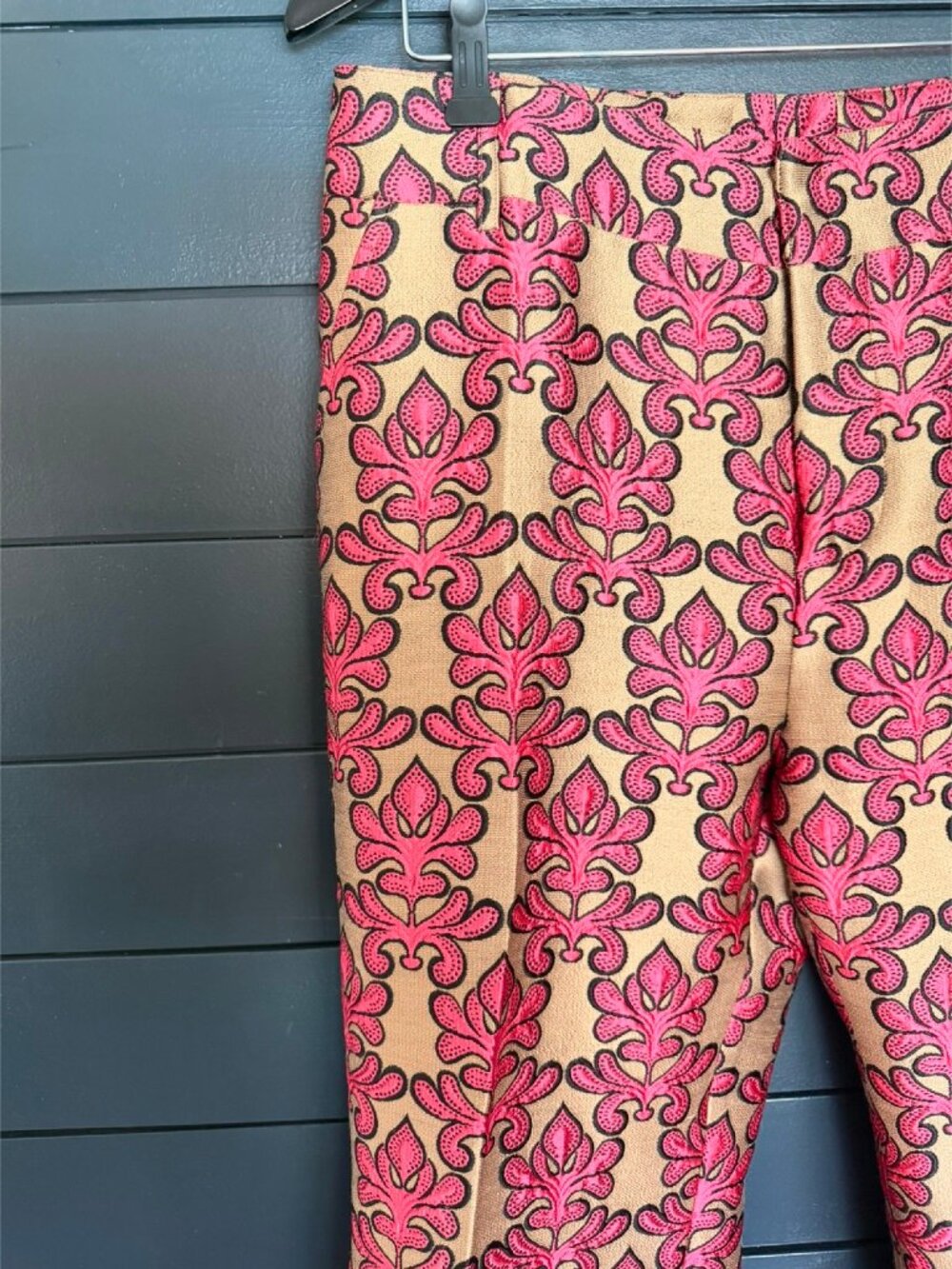 LA DoubleJ Pink and Gold Patterned Sleeveless Top and Wide-Leg Pants Set - Picture 7 of 12